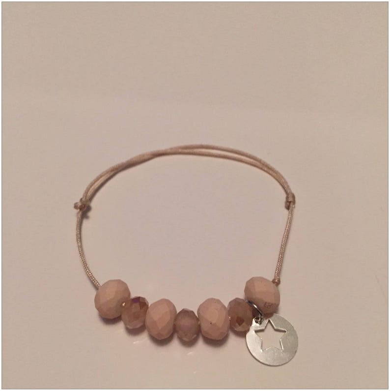 Bracelet duo des perles mates et irisées assemblées sur fil soyeux beige rosé image 3