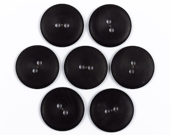 Horn buttons / size 11-50 mm. / 2 holes / Small buttons 11 mm. Large buttons 50 mm. / Black buttons / Natural buffalo horn button