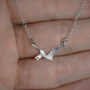 Collar de pterodáctilo, collar de dinosaurio, pequeño dije de dinosaurio pterodáctilo de plata