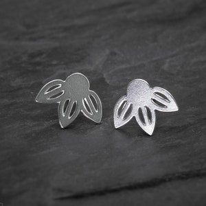 Flower earrings flower stud earrings silver flower daisy earrings