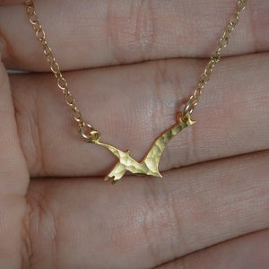 Collar de pterodáctilo, collar de dinosaurio, pequeño dije de dinosaurio dorado