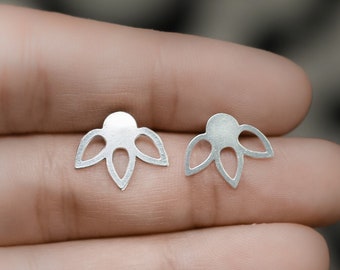 flower earrings flower stud earrings silver flower post earrings daisy earrings