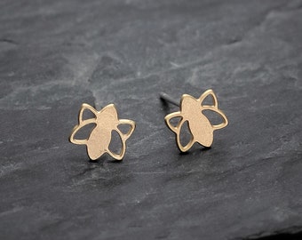 Boucles d'oreilles fleurs, puces d'oreilles fleurs, petites boucles d'oreilles minimalistes dorées