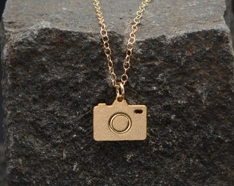 Camera necklace tiny gold camera charm necklace dainty vintage camera pendant