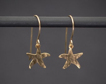 Boucles d'oreilles étoiles de mer, mini boucles d'oreilles pendantes étoiles de mer dorées