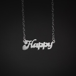 Collar de plata con texto feliz, collar con la palabra feliz, regalo para ella