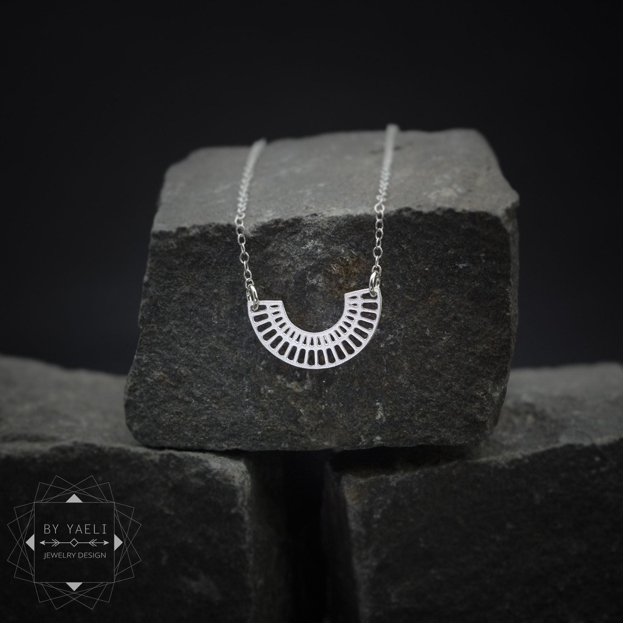 幾何学模様のネックレス、シルバーサークルネックレス、オープン