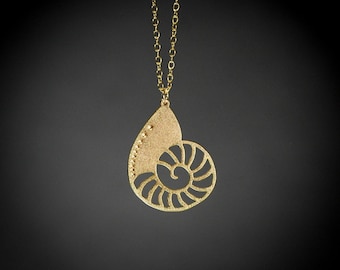 Collana di conchiglie, collana oceano, collana di conchiglie di mare in oro, ciondolo a conchiglia