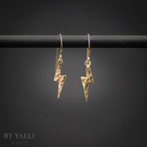 Pendientes de rayo con colgante de rayo dorado