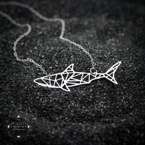 Haaienketting haaiensieraden geometrische origami zilveren haaienhanger