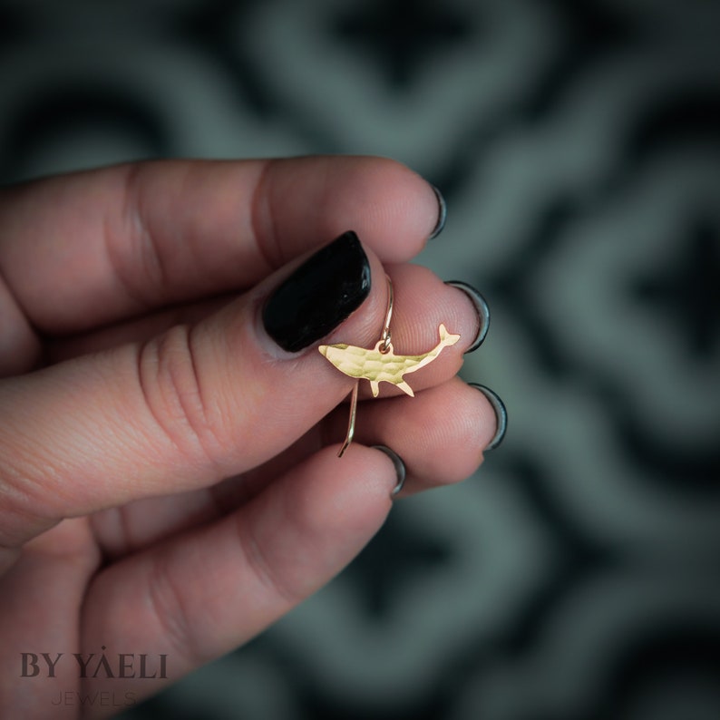 Whale earrings, gold tiny whale dangle earrings zdjęcie 4
