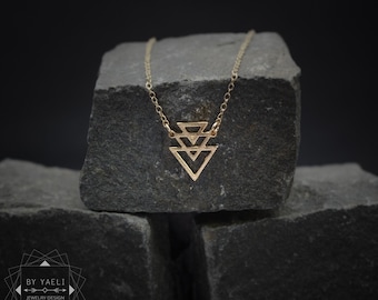 Collar triangular, delicado collar geométrico dorado con colgante de triángulos.