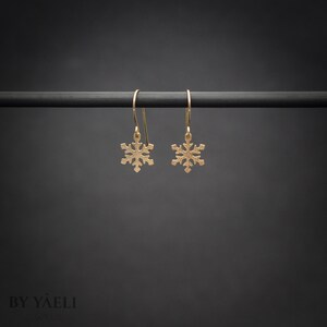 Snowflake earrings ,tiny gold snowflake stud earrings, Christmas earrings