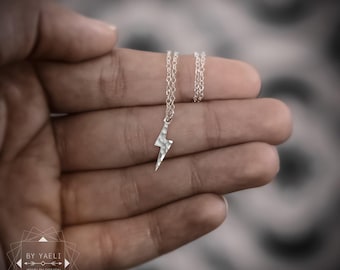 Collar de relámpagos, dije minimalista de rayo de plata