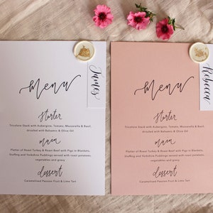 Tarjetas de menú de boda con sellos de cera y tarjetas de ubicación: rosa oscuro o blanco: papelería personalizable
