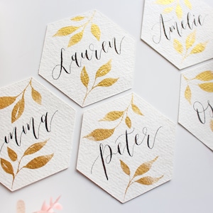 20er Set Hexagon Platzkarten aus Baumwolle mit Blattgold Muster - Moderne Kalligraphie Platzkarten