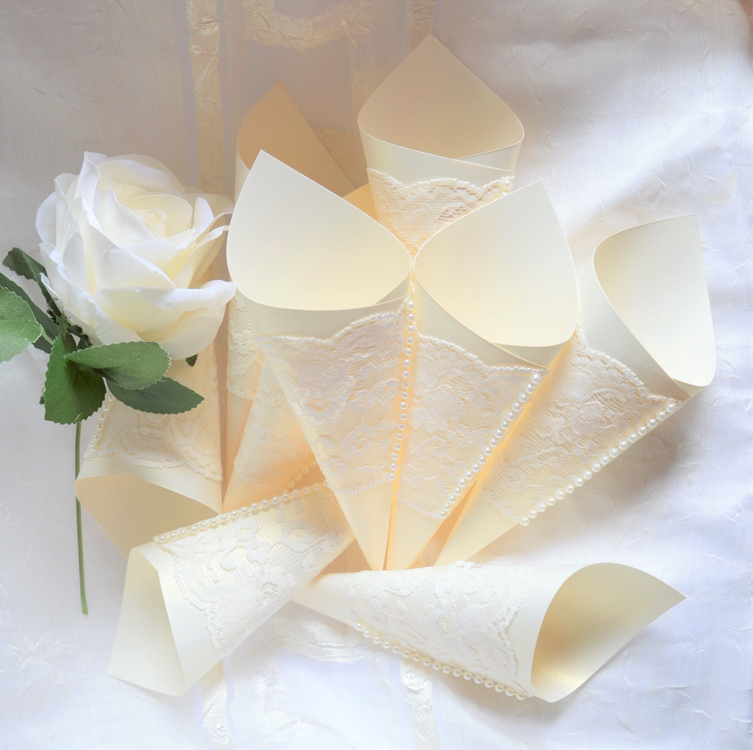 Confetti Cones Ivory Petals Holders Wedding Confetti Cones Etsy