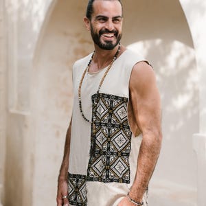 Camiseta sin mangas asimétrica de algodón: Camiseta con estampado vikingo para festivales de arte.