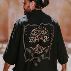 Puede incluir: Un juego de tres tazas de cer&aacute;mica con un acabado moteado y mate. Las tazas son de color crema, gris claro y gris oscuro. Cada taza tiene un dise&ntilde;o simple y minimalista, ideal para caf&eacute; o t&eacute;.