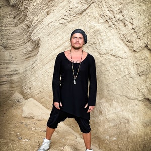 VALO Design Capris DUNE – Lightweight and comfortable harem-style drop-crotch shorts, offering a natural, airy feel that fits like a second skin—perfect for summer