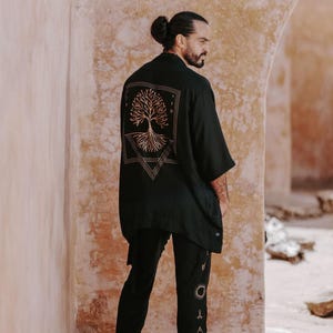 Ropa para Burning Man: Kimono negro de Tencel • Conjunto de salón alternativo de lujo imagen 1