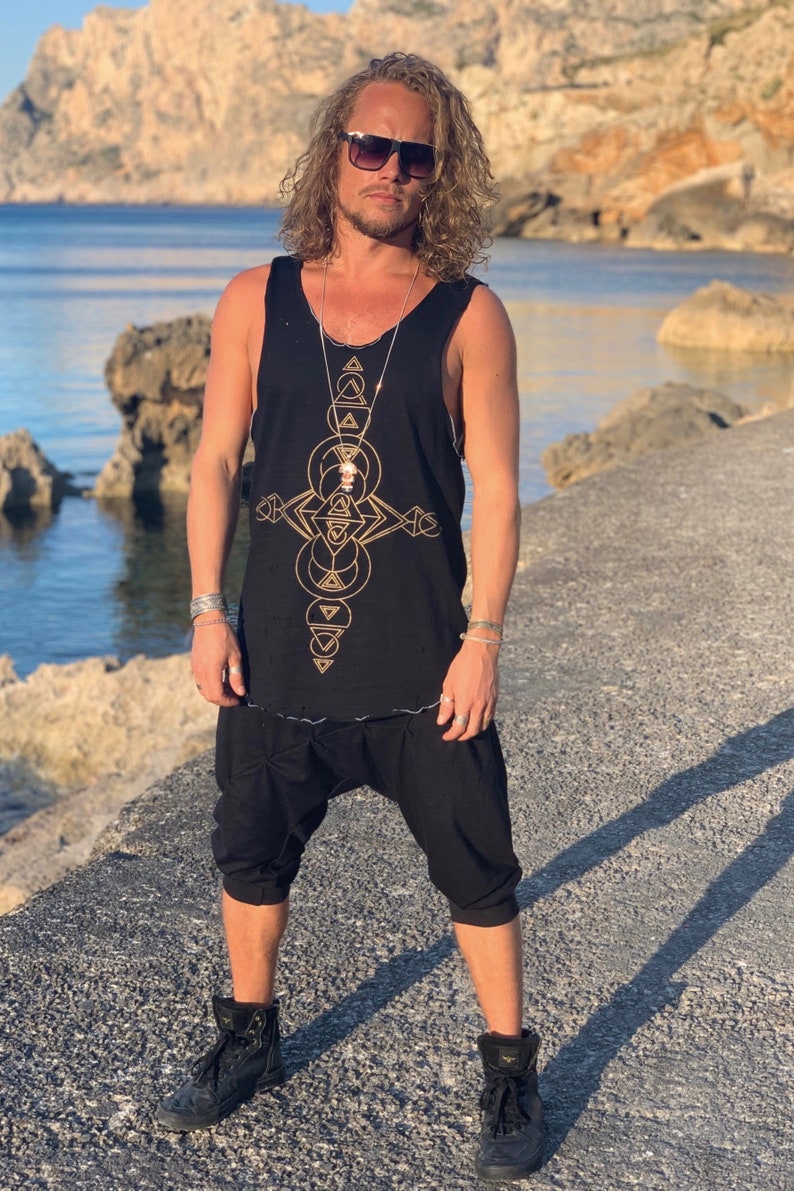 VALO Design Capris DUNE – Lightweight and comfortable harem-style drop-crotch shorts, offering a natural, airy feel that fits like a second skin—perfect for summer