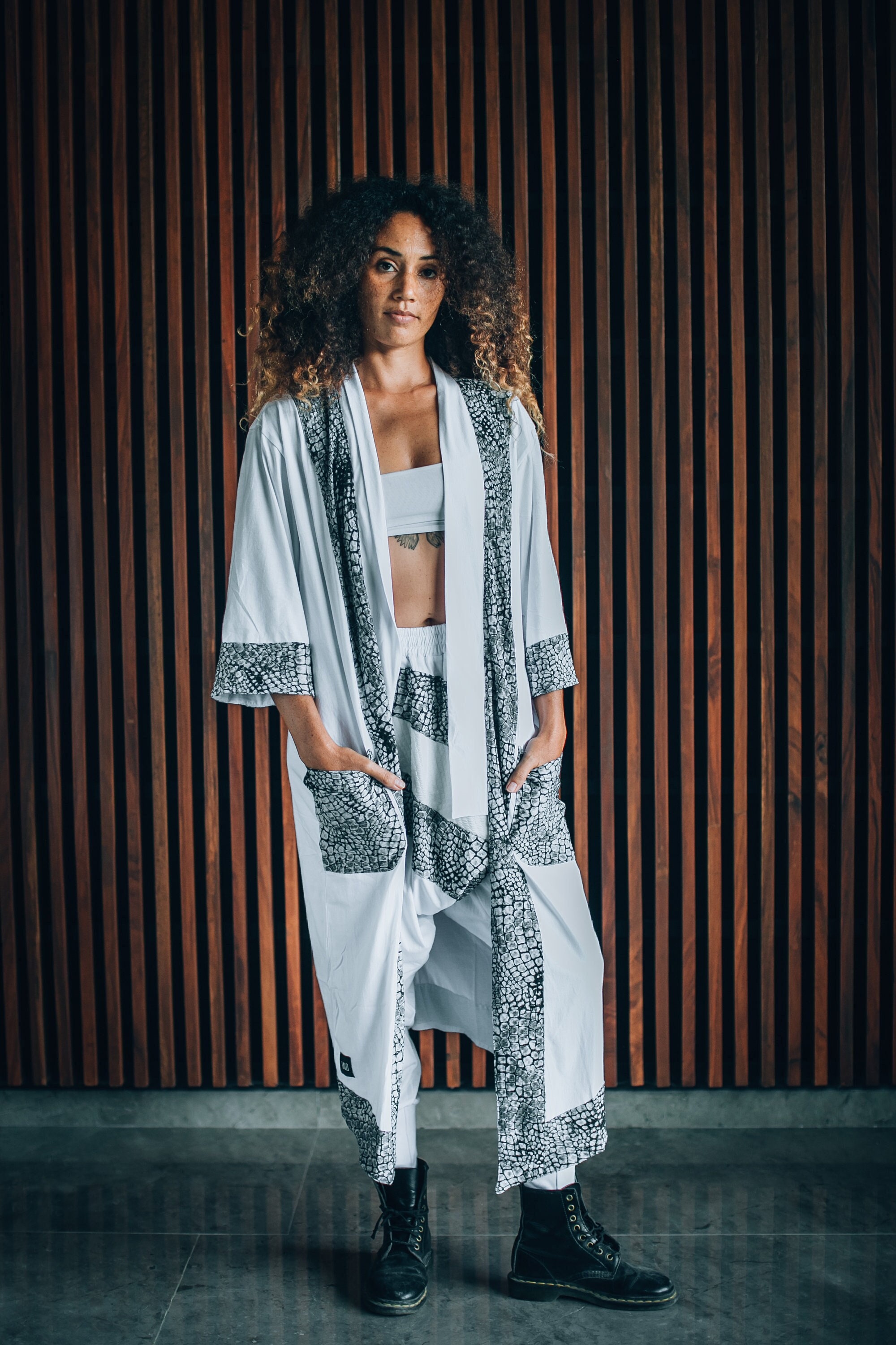 VALOdesigns Elegant White Cotton Kimono Cardigan / Urban Samurai Kimono / White Kimono Robe / Festival Outfit Men / Mens Summer Tunic / Unisex Design