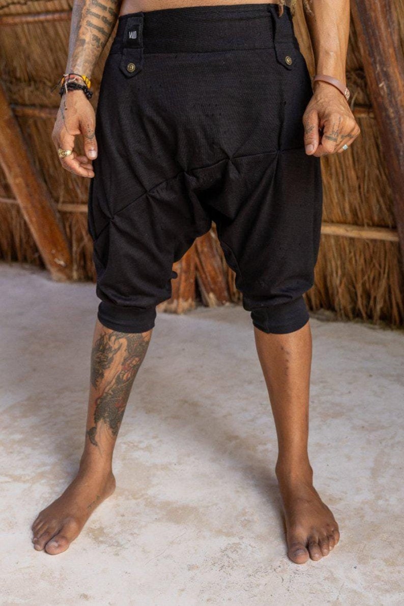 VALO Design Capris DUNE – Lightweight and comfortable harem-style drop-crotch shorts, offering a natural, airy feel that fits like a second skin—perfect for summer
