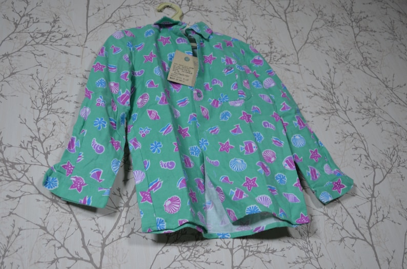 A shirt for your child 100/% soft cotton flannel from the USSR. Children/'s Christmas pajamas Sea shell sealed on a green background