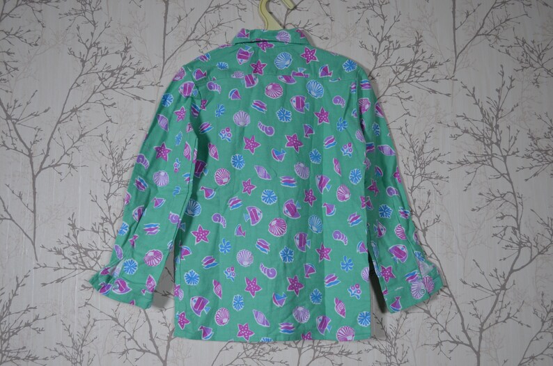 A shirt for your child 100/% soft cotton flannel from the USSR. Children/'s Christmas pajamas Sea shell sealed on a green background