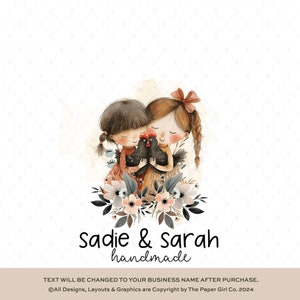 Diseño de logotipo prefabricado de granja infantil, chicas lindas sosteniendo pollos, diseño de marca de estilo dibujado a mano para pequeñas empresas