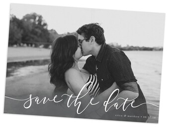 Cartão-postal Save the Date com foto caligráfica: Anúncio de casamento personalizado