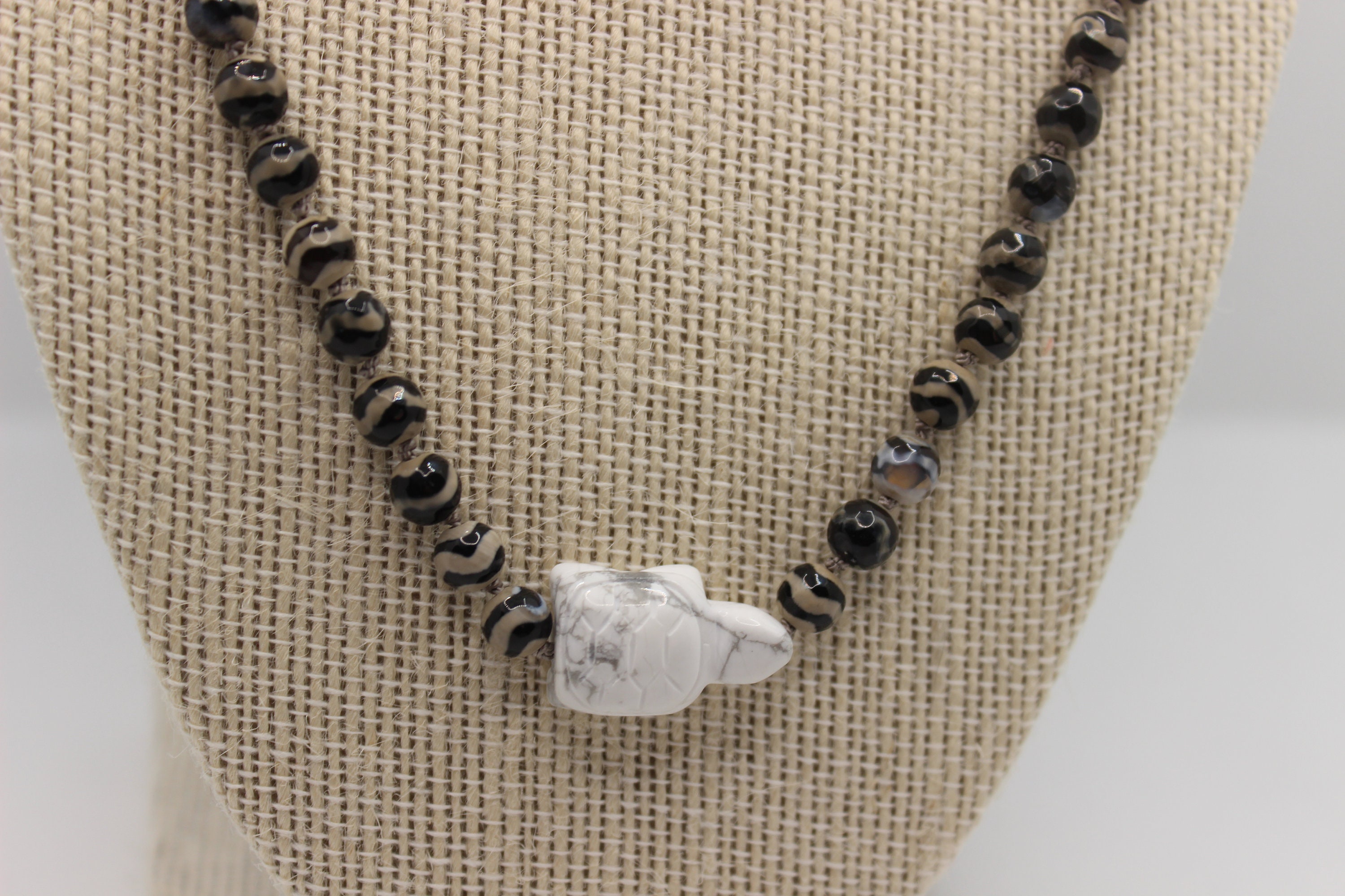 Dzi Black Agate and White Howlite Turtle Necklace,hand Dzi Black Agate and White Howlite Turtle Necklace,hand
