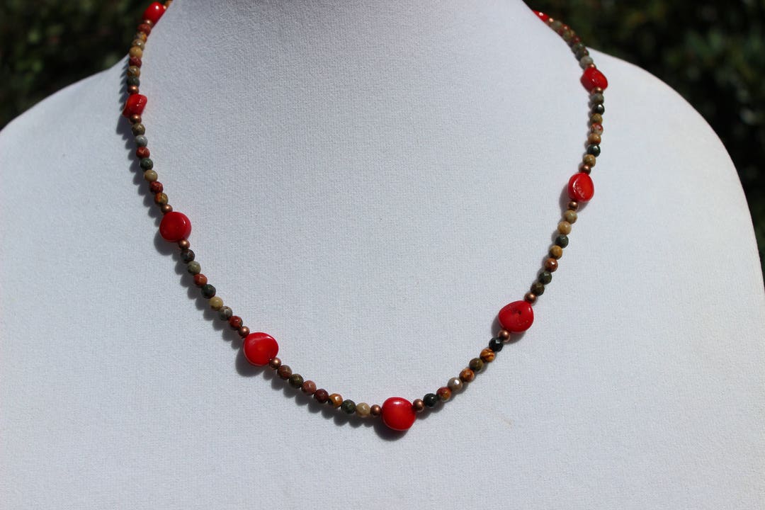 Collier Avec Perles Rouges Collier multi pierres précieuses corail rouge et jaspe rouge du ...