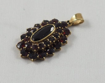Antique Bohemian Garnet Oval Cluster Pendant in 8K Yellow Gold, January Birthstone, 3.5cm Long, 1 3/8 Inch Long, Germany 1910s
