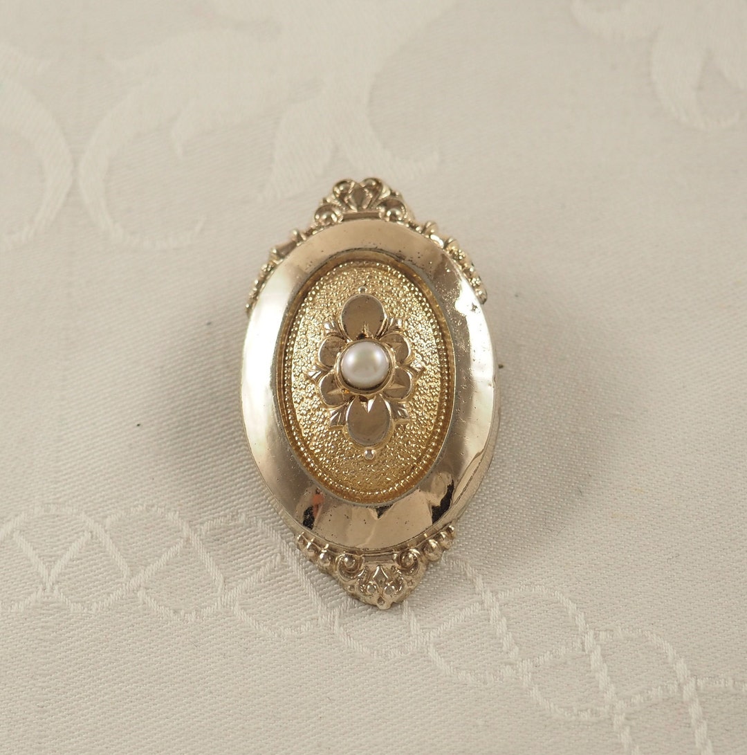 Broche Ancienne Ovale Dorée Avec Strass – 2,7 X 2 Cm – Très Bon état – Parfaite Pour Customiser Un Vêtement