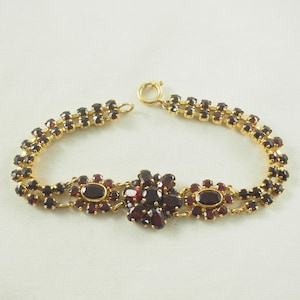 Art Deco Boho Granatarmband, Förgyllt med Blomklaser, Tyskland 1920-talet