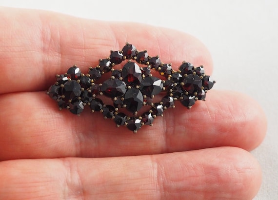 欧州アンティーク フランスより ボヘミアン ガーネットブローチ欧州