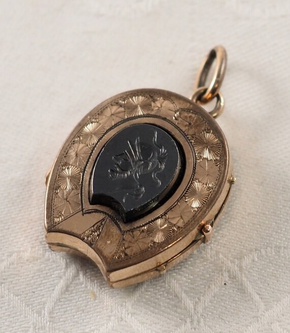 Antique Victorian Horseshoe Shape Warrior Locket,… - image 4