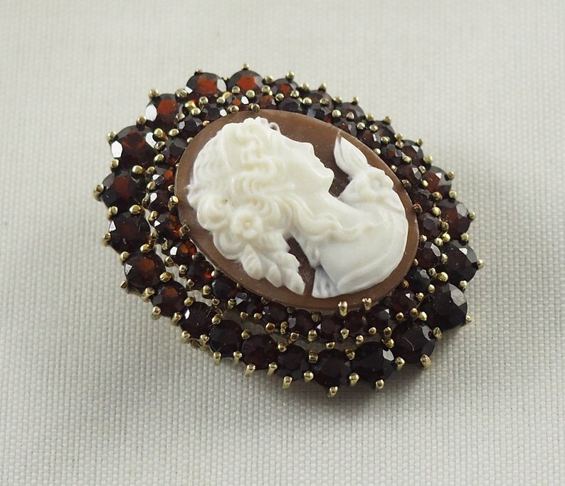 Bohemia or Austria 1910 Fine Shell Cameo 50 Garnet Vintage Bohemian Garnet and Italian Shell Cameo Pendant Brooch in Norm Gold