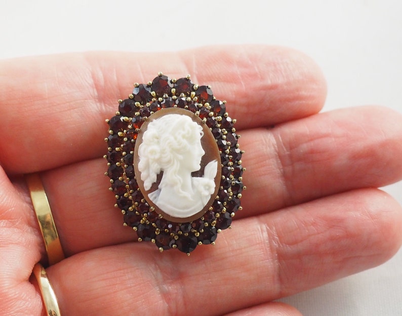 Bohemia or Austria 1910 Fine Shell Cameo 50 Garnet Vintage Bohemian Garnet and Italian Shell Cameo Pendant Brooch in Norm Gold
