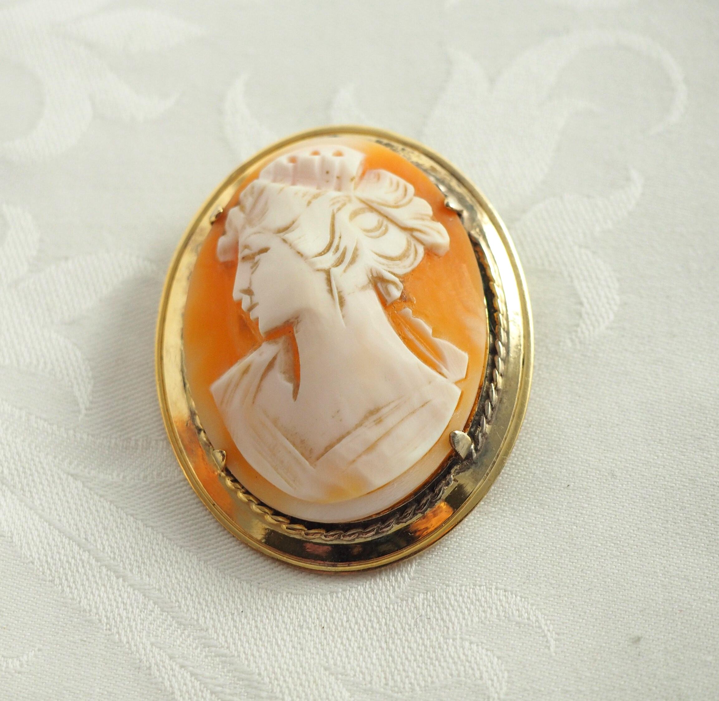 Camée Ancien Ovale Coquille Blanc Et Marron 'Fille Aux Cheveux Tressés' 85.0ct - Vintage - Occasion