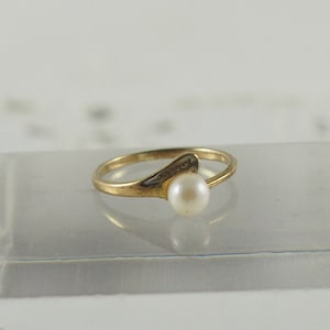 Vintage 8K Gold Cultured Pearl Ring - 1970s Germany (Size USA 6.8)