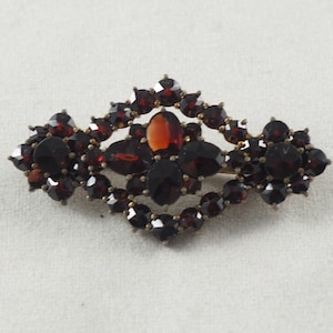 Antique Victorian Bohemian Garnet Bar Brooch, Pinchbeck or Tombak Setting, Rose Cut and Flat Cut Garnets, January Birthstone, Bohemia 1880s