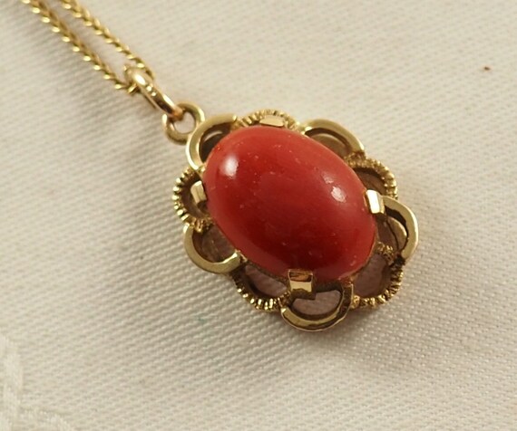 Vintage Art Deco Coral and 8K Gold Oval Pendant a… - image 4