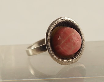 Theodor Fahrner Modernist  Rhodochrosite and Sterling Ring, Ring Size USA 7.6, UK P, Germany 56, Rare Designer Ring, Germany 1960s