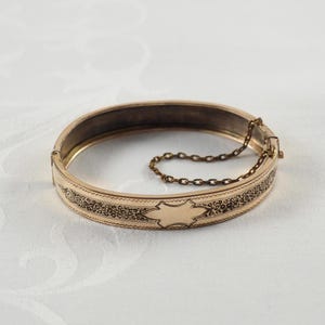 Pulsera victoriana con bisagra, chapada en oro, pequeña muñeca, motivo de hebilla, tono oro rosa, sentimental, vinculando al portador con el donante, Alemania, 1880