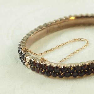 Antikt Boho Granatarmband Med Gångjärn, Två Rader, Pinchbeck, Rosenskurna Granater, Böhmen 1870-talet