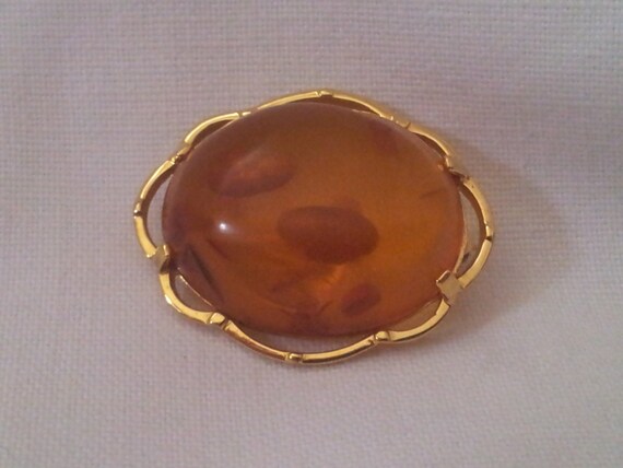 Charming Vintage 8K and Baltic Amber Brooch, an Ov
