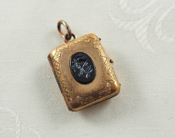 Antique Victorian Gold Filled and Obsidian and  Onyx Locket, Oval Intaglio Classical Profile, for Two Photos with Glass, Germany 1870s-80s